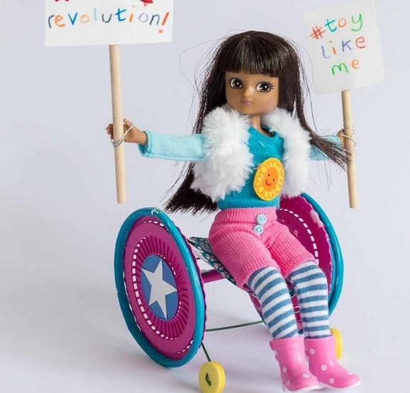 кукла в инвалидной коляске