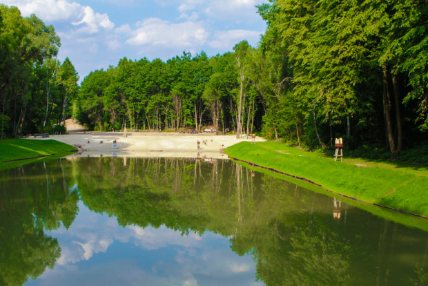 Изумрудное озеро в Парке Киевская Русь