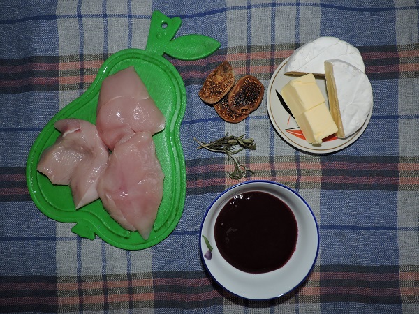 Филе индейки под сыром камамбер с ежевичным соусом рецепт