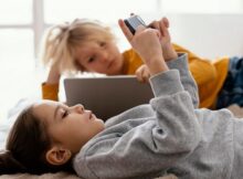 дитина і телефон