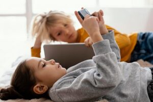 дитина і телефон