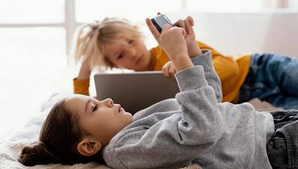 дитина і телефон
