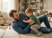 тато грає з дитиною активні ігри виховання роль батька