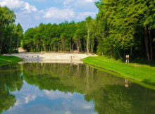 Изумрудное озеро в Парке Киевская Русь