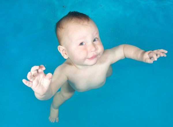 детская фотосессия под водой